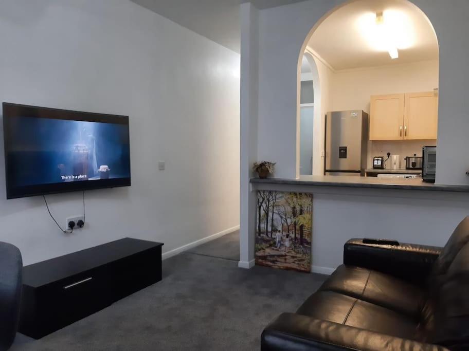 Entire Rental, Easy Reach To Etihad Stadium Manchester Exterior photo